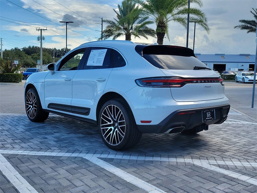 2024 Porsche Macan T photo 3