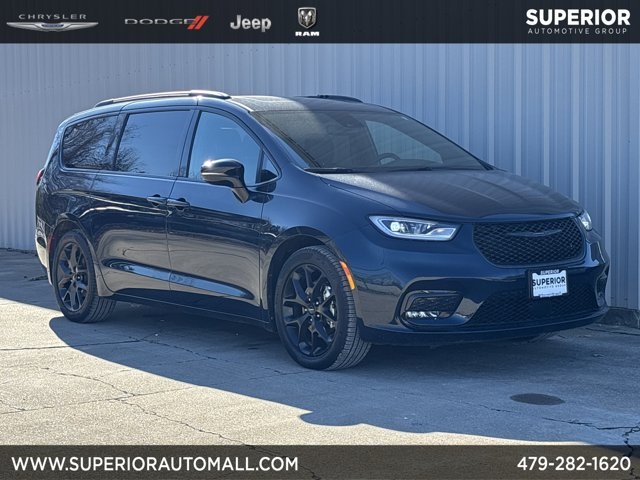 2024 Chrysler Pacifica Touring L's photo