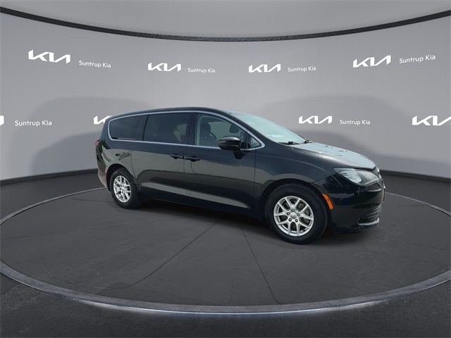 2017 Chrysler Pacifica LX photo 22