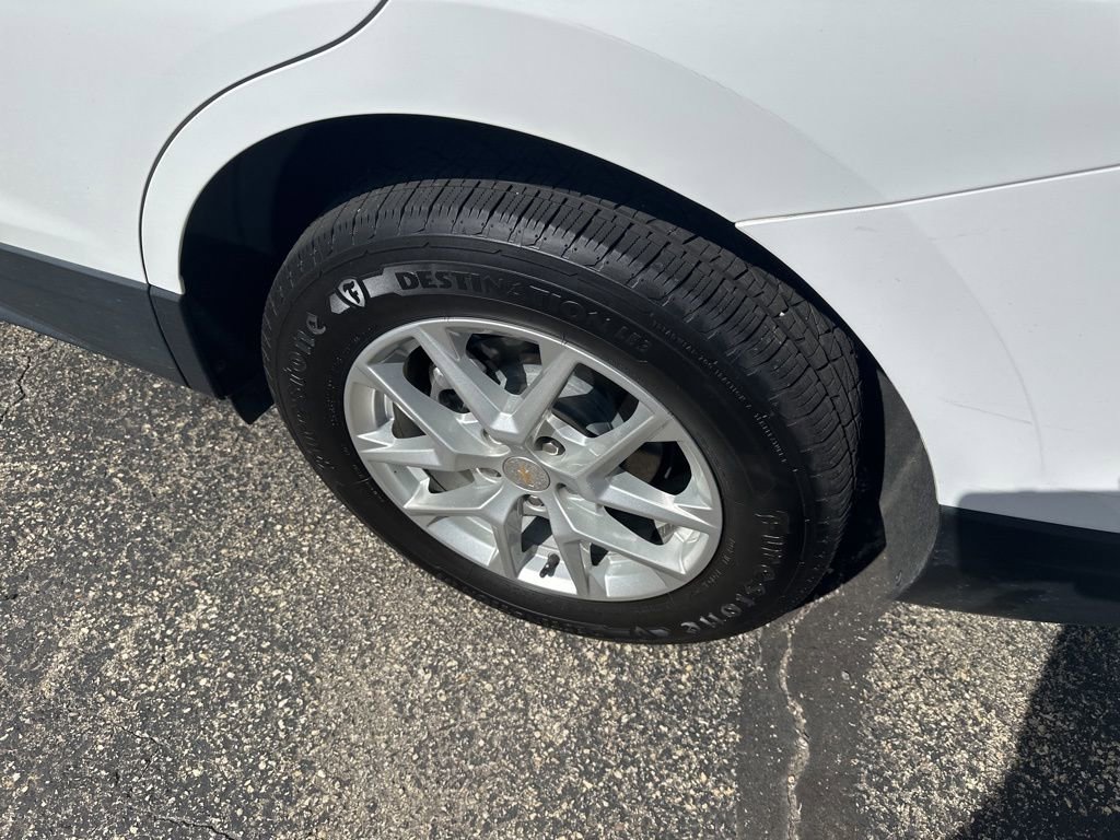 2023 Chevrolet Equinox LT photo 3