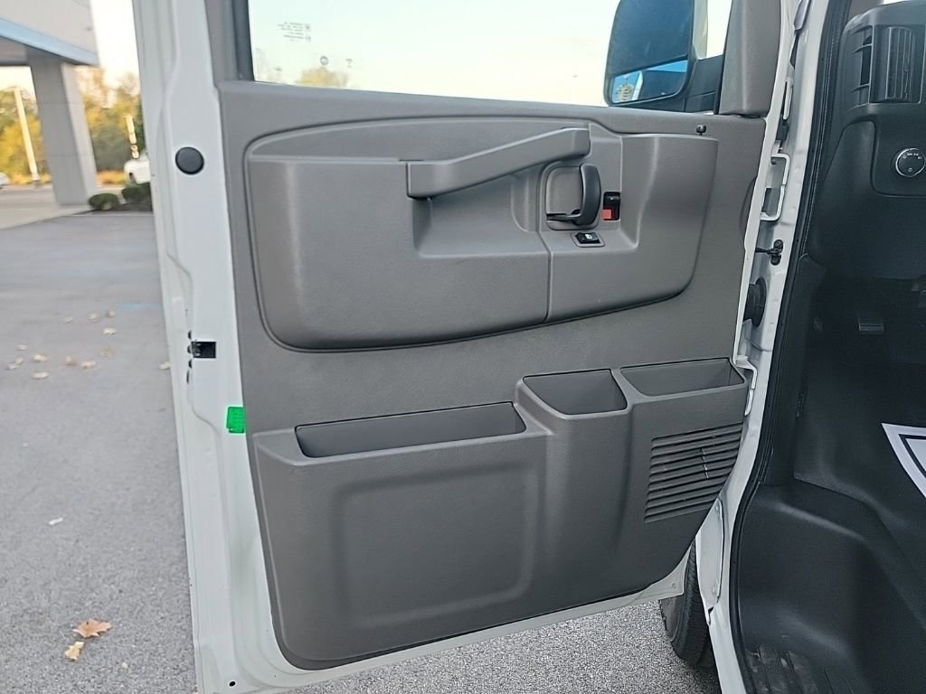2023 Gmc Savana Cargo 2500 photo 14