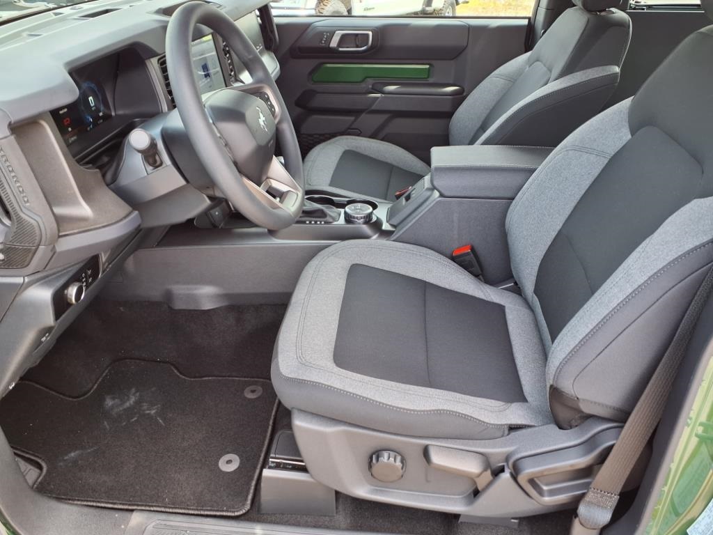 2025 Ford Bronco Base photo 4