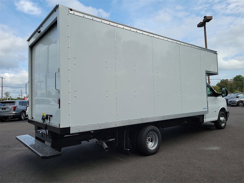 2024 Gmc Savana Cutaway 3500 photo 4