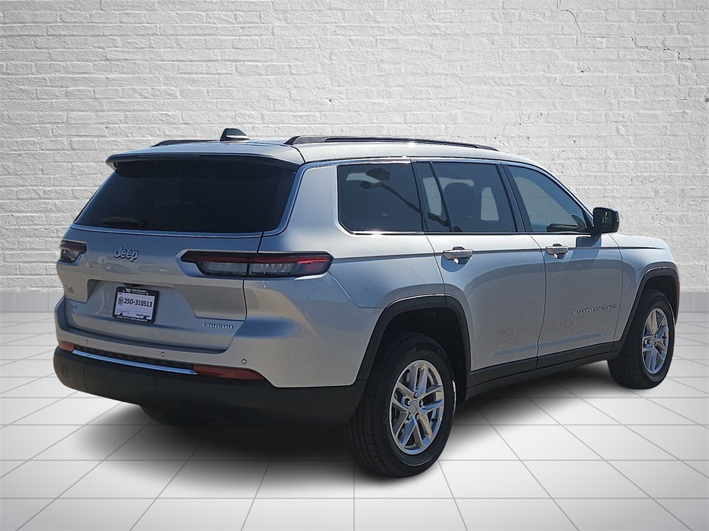 2025 Jeep Grand Cherokee Laredo photo 4
