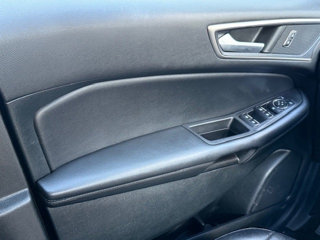 2022 Ford Edge SEL photo 28