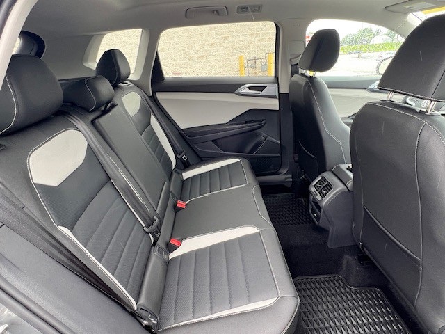 2025 Volkswagen Taos SEL photo 15