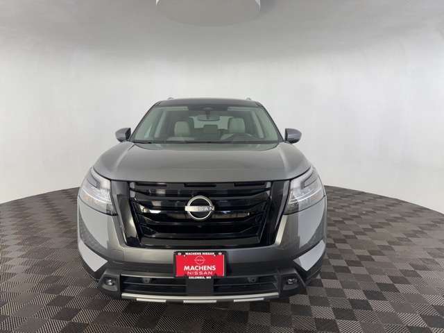 2022 Nissan Pathfinder SL photo 3