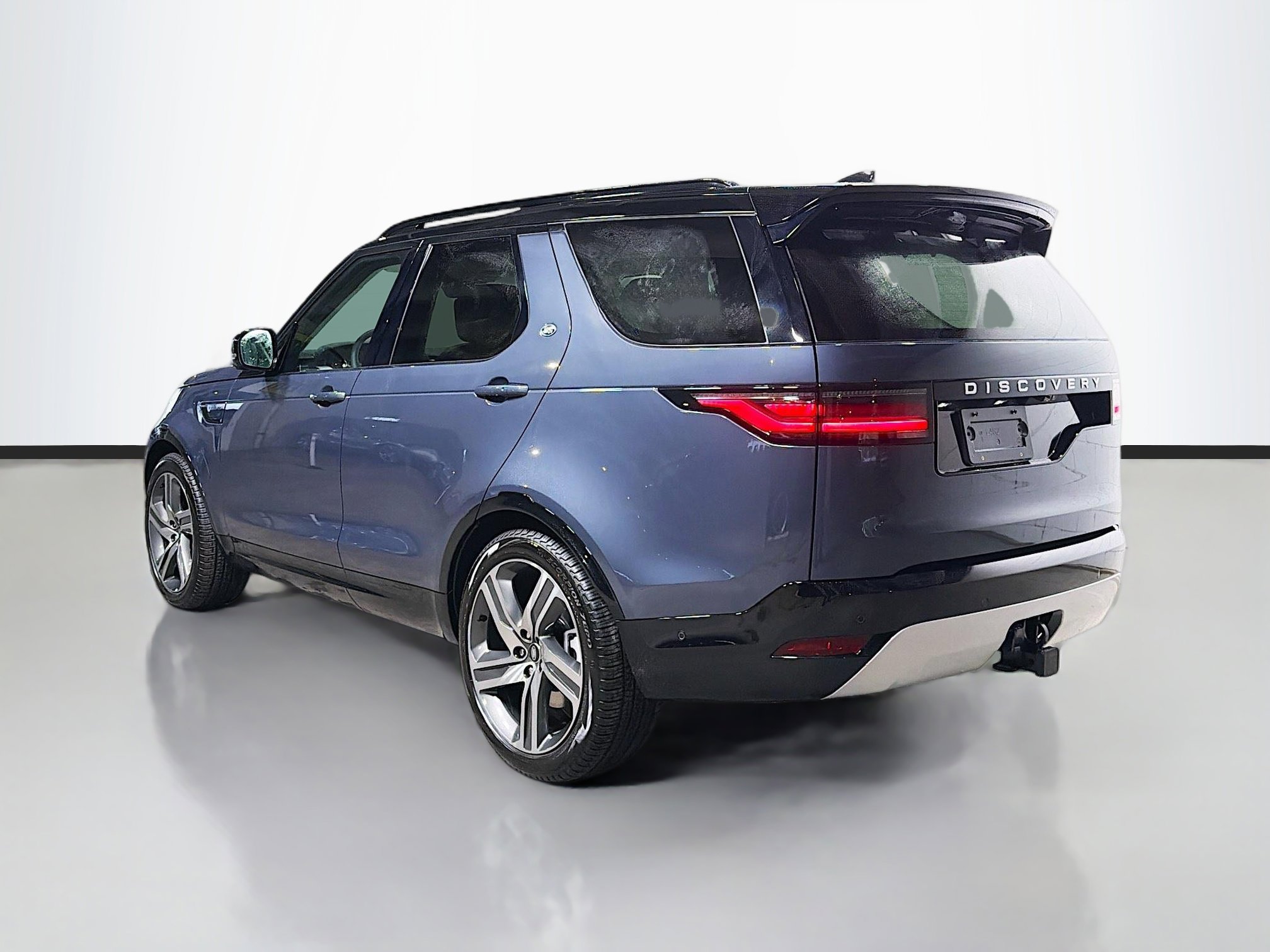 2026 Land Rover Discovery photo 3