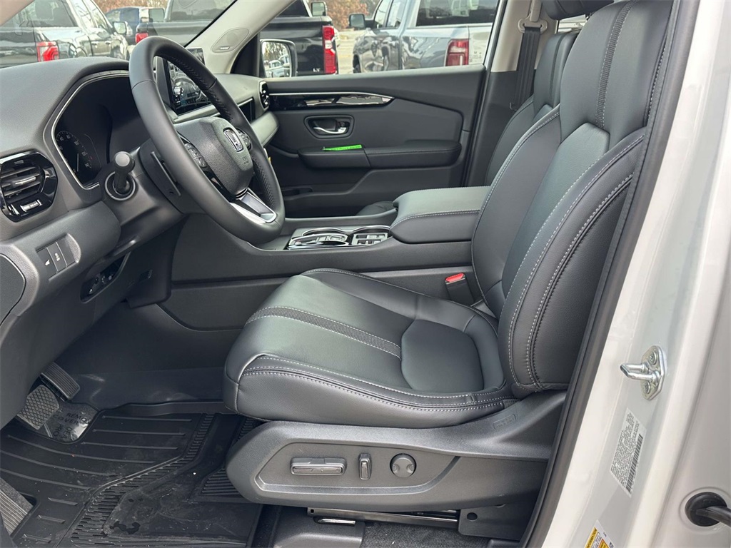 2025 Honda Pilot Touring photo 3