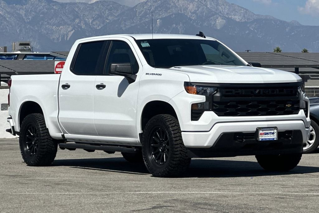 2025 Chevrolet Silverado 1500 Custom photo 2