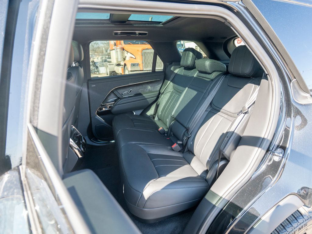 2025 Land Rover Range Rover Sport SE photo 23