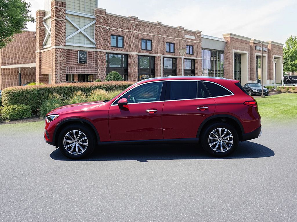 2025 Mercedes Benz GLC 300 4MATIC photo 3