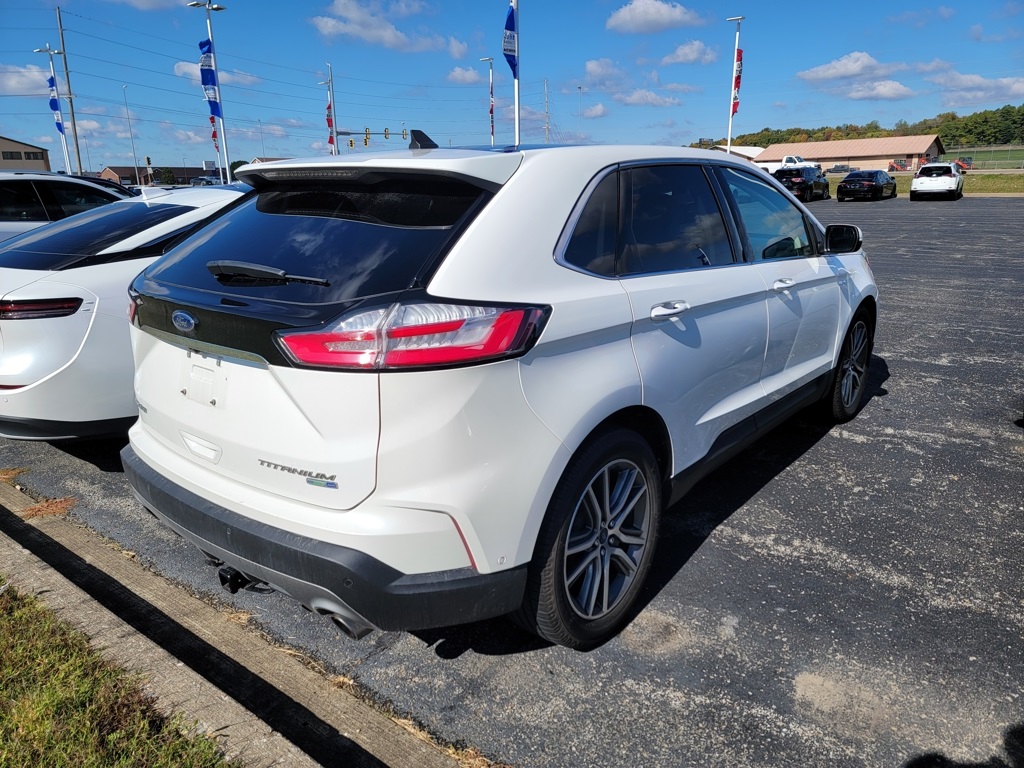 2020 Ford Edge Titanium photo 2