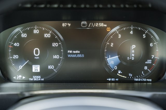 2022 Volvo XC90 Momentum photo 32