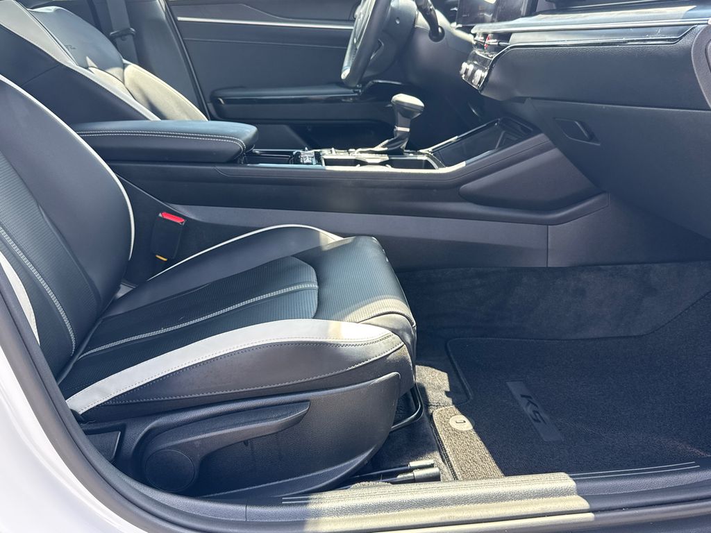 2025 Kia K5 GT-Line photo 11