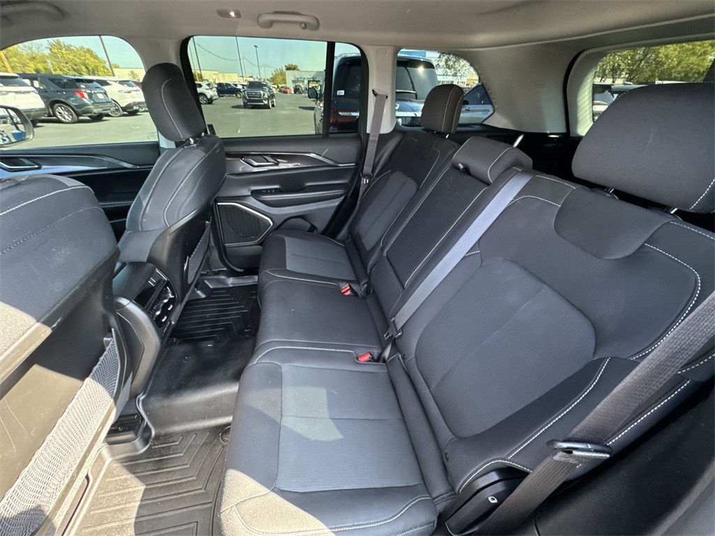2022 Jeep Grand Cherokee Laredo photo 21