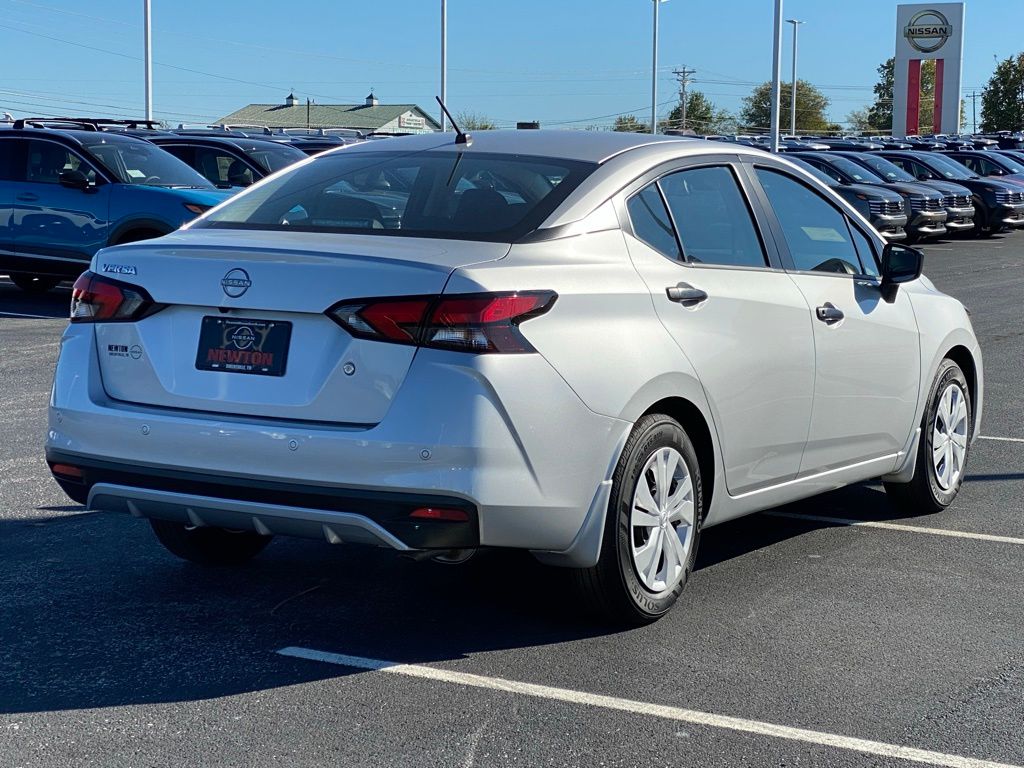 2025 Nissan Versa 1.6 S photo 4