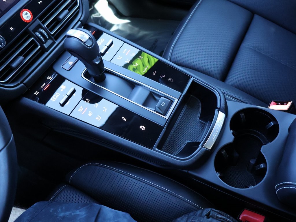 2025 Porsche Macan T photo 22
