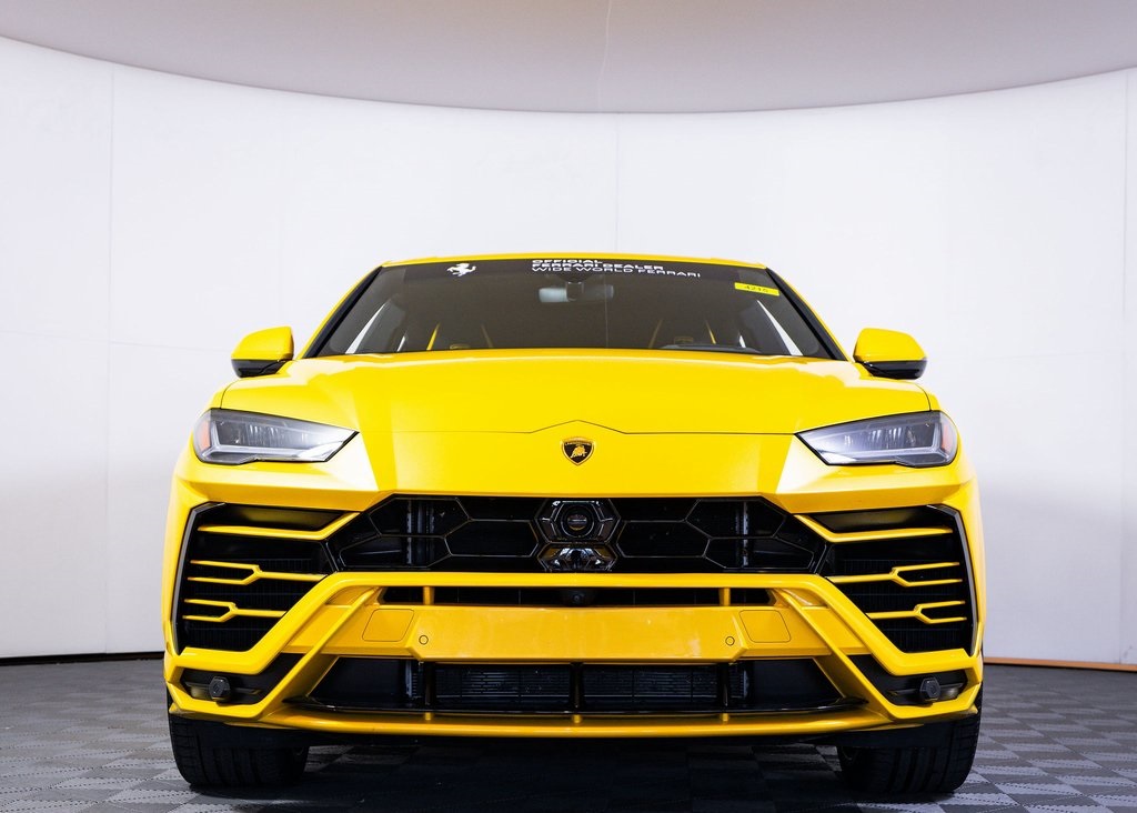 2022 Lamborghini Urus photo 2