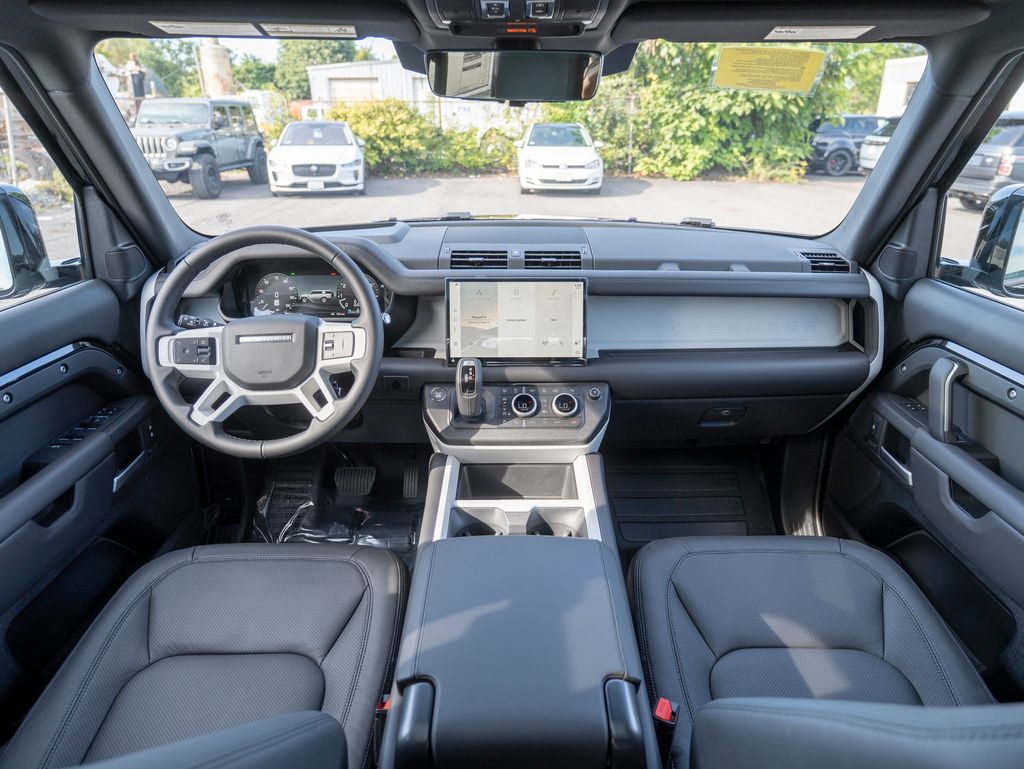 2025 Land Rover Defender 130 X-Dynamic SE photo 16