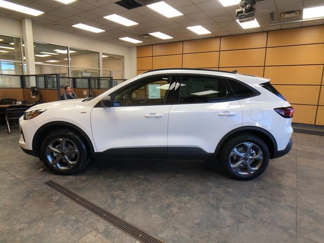 2026 Ford Escape ST-Line photo 4