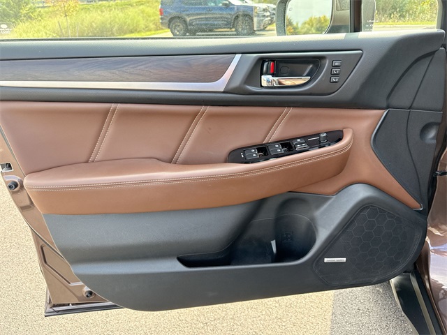 2019 Subaru Outback 3.6R Touring photo 13