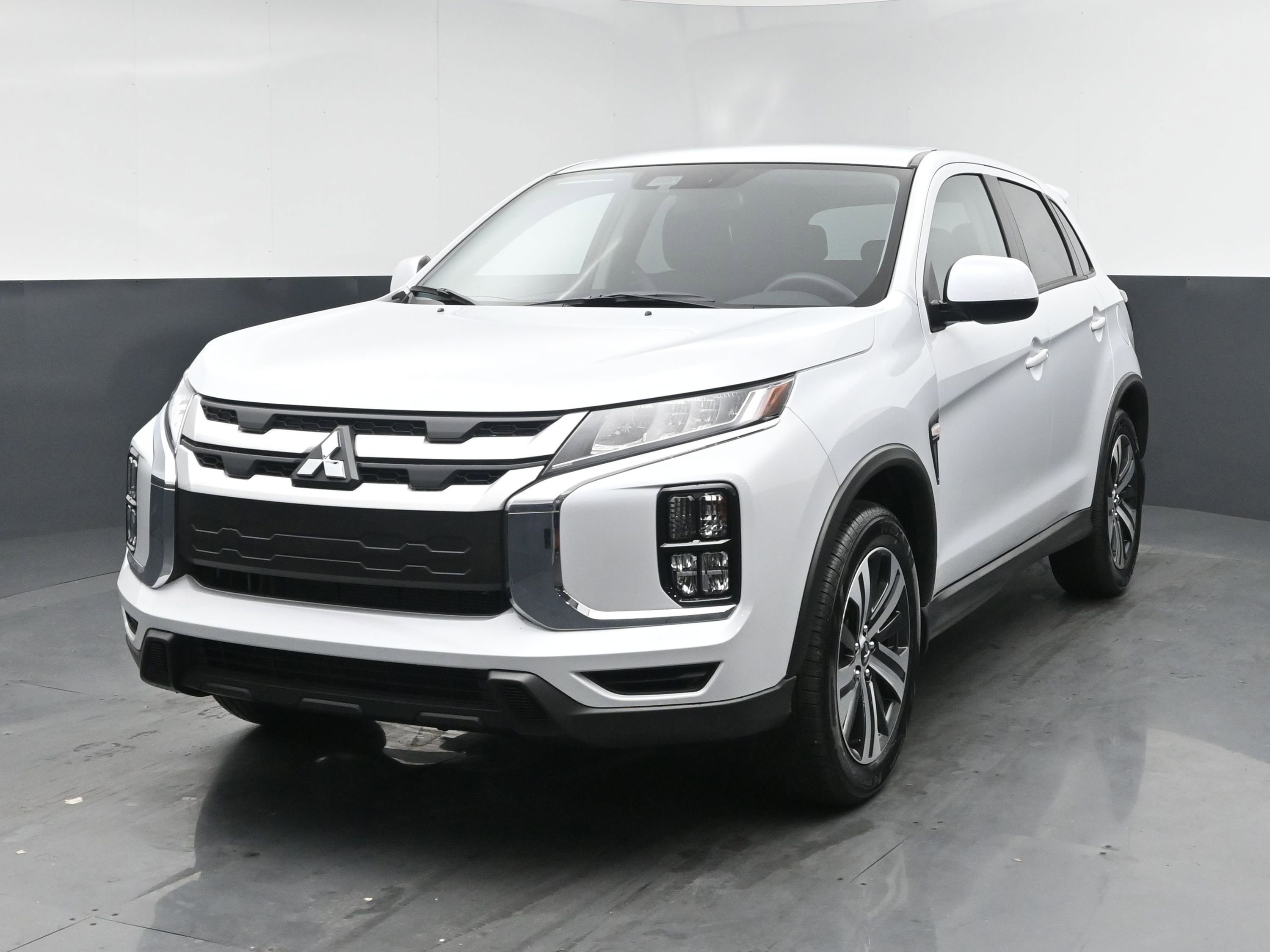 2026 Mitsubishi Outlander Sport LE's photo