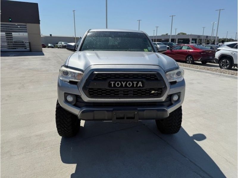 2019 Toyota Tacoma SR5 photo 2