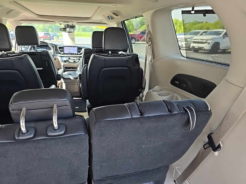 2022 Chrysler Pacifica Limited photo 7