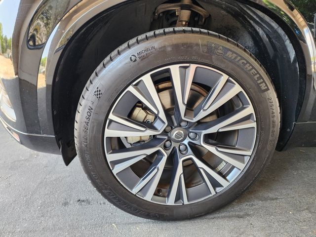 2022 Volvo XC90 T5 Momentum photo 32