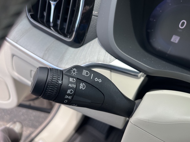 2025 Volvo XC60 B5 photo 14