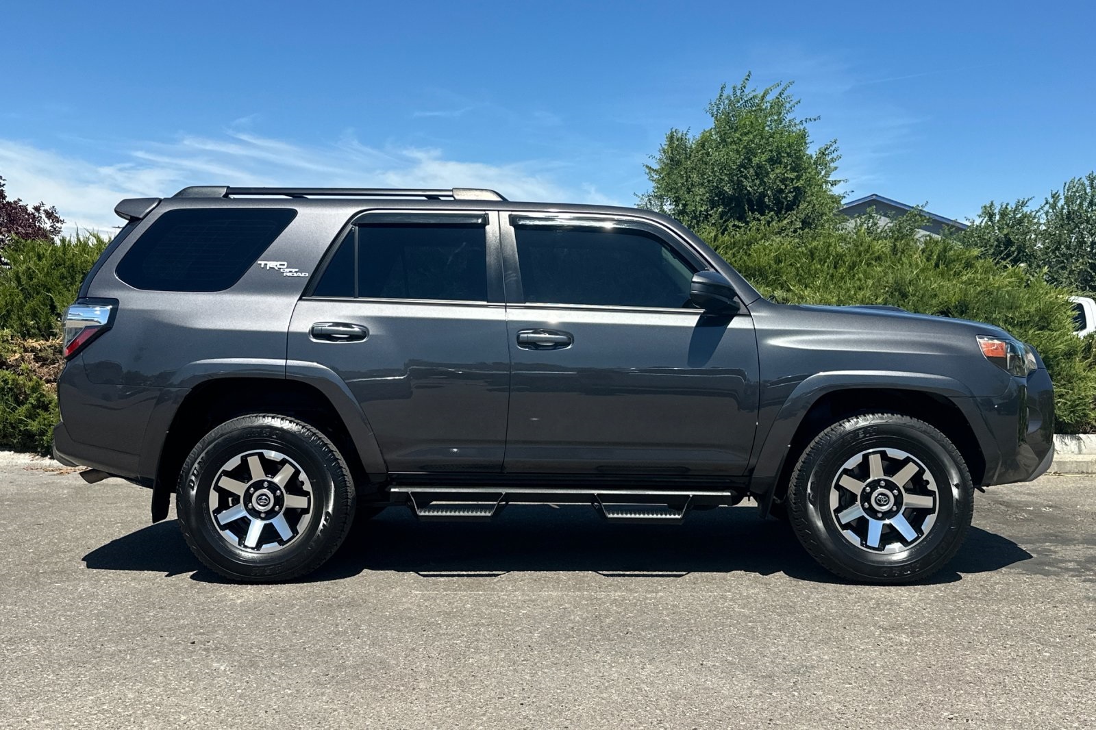 2023 Toyota 4Runner TRD Off-Road photo 3