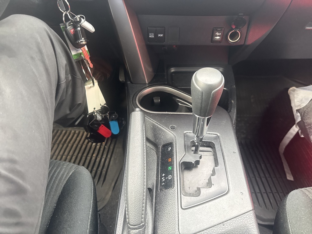 2018 Toyota RAV4 LE photo 8