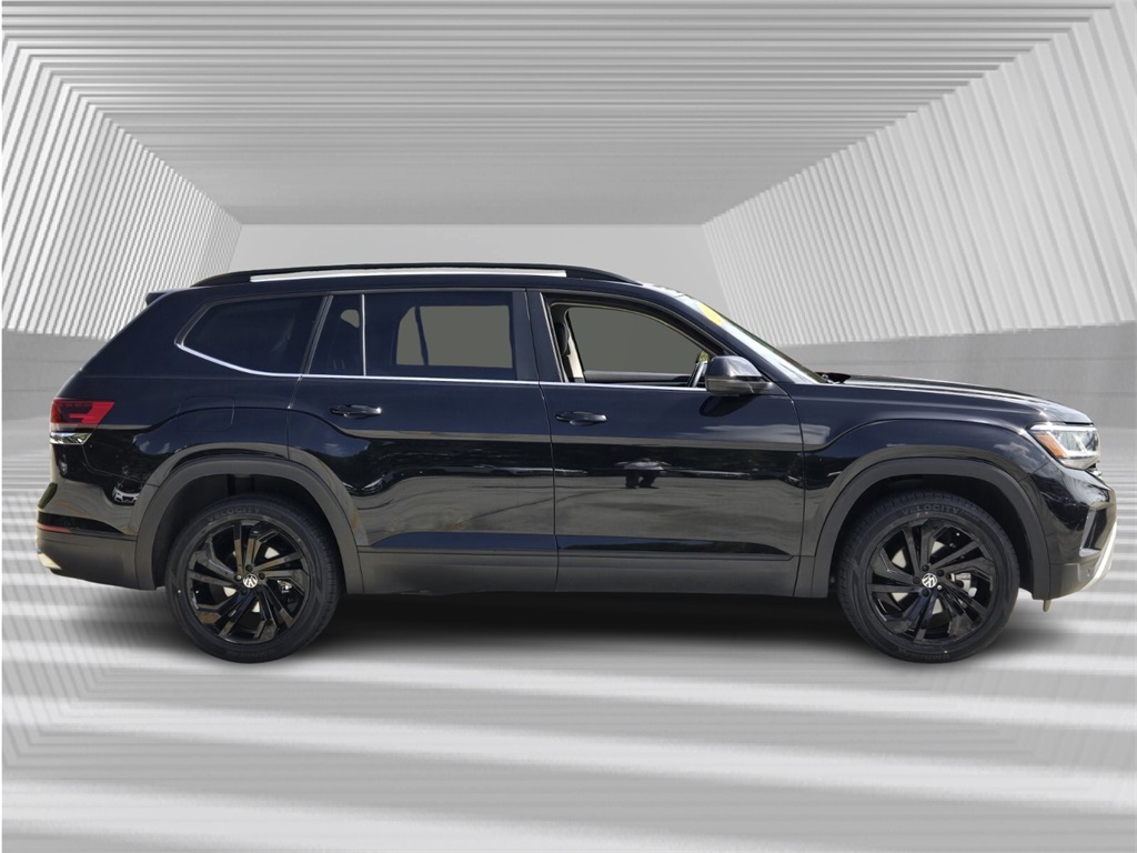 2023 Volkswagen Atlas V6 SE Technology photo 2