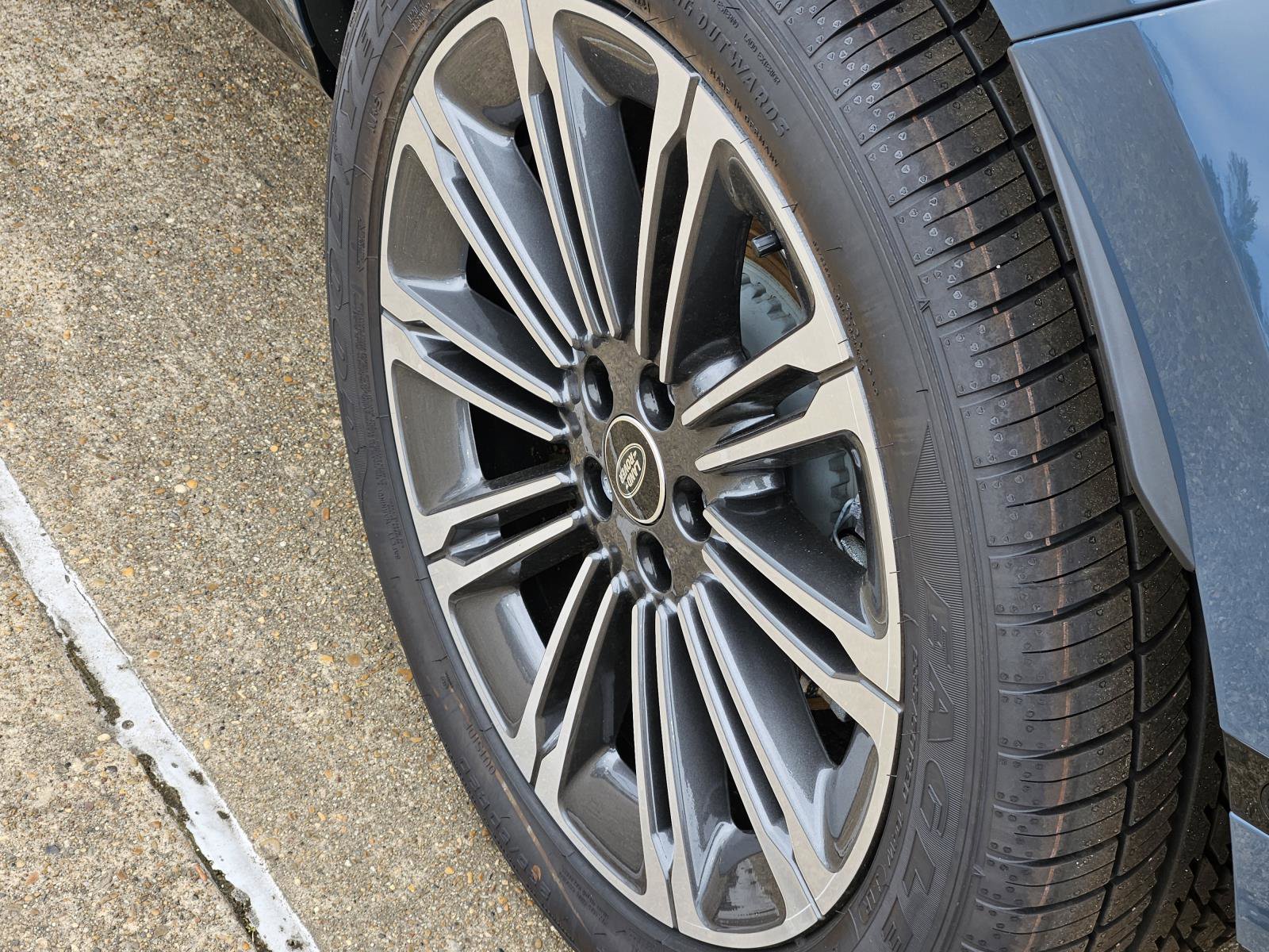 2026 Land Rover Range Rover Evoque Dynamic SE photo 11
