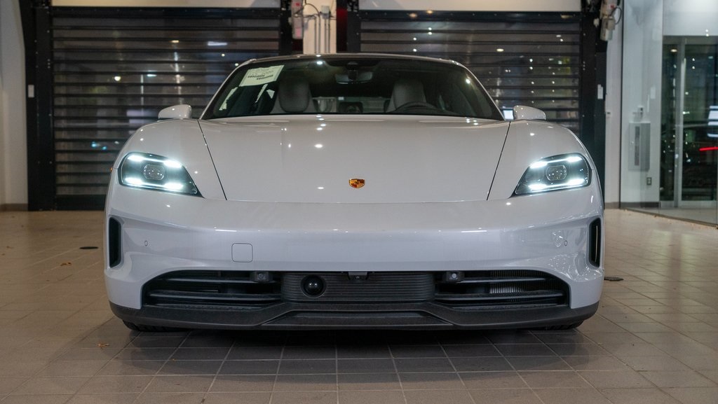 2025 Porsche Taycan photo 2