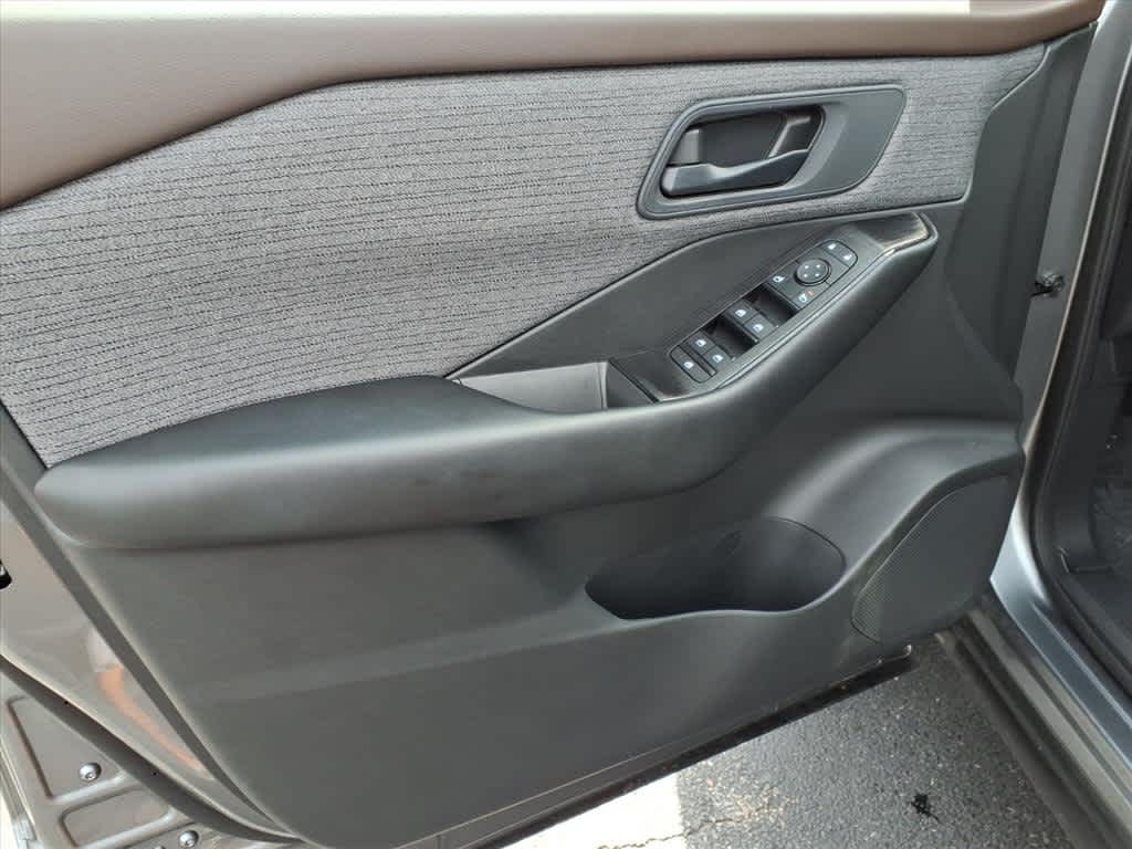 2023 Nissan Rogue S photo 9