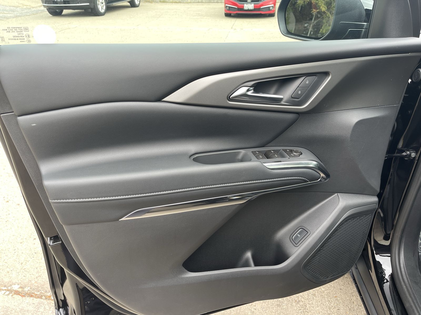 2026 Chevrolet Traverse photo 2
