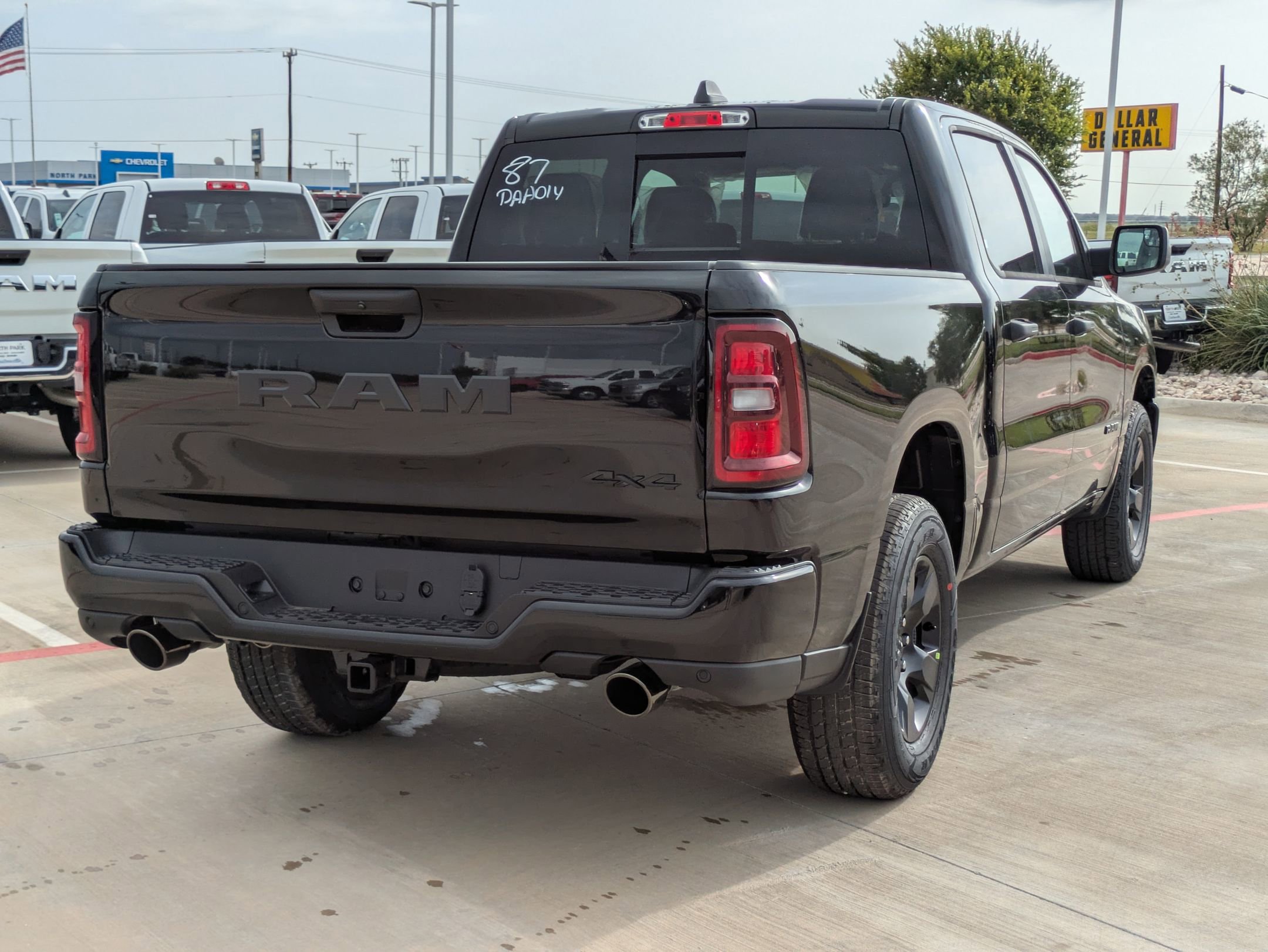 2025 Ram 1500 Tradesman photo 3