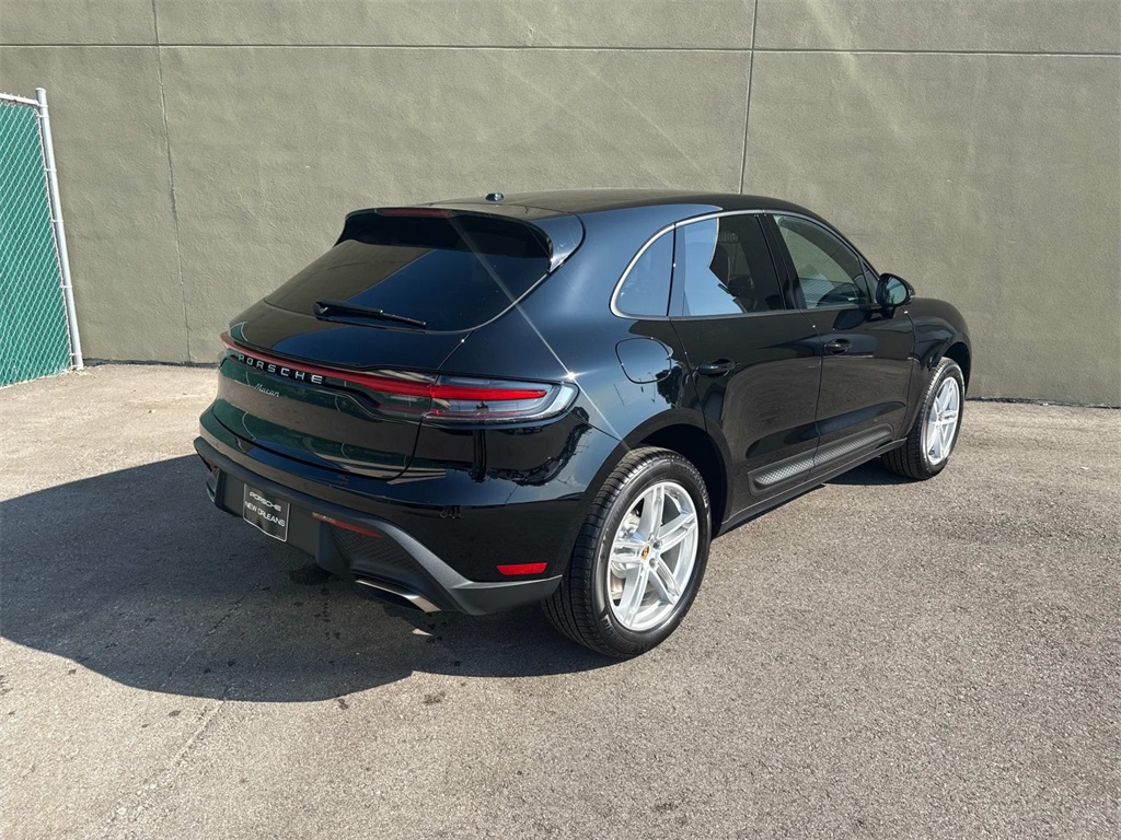 2026 Porsche Macan T photo 8