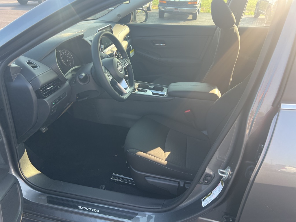 2025 Nissan Sentra SV photo 13