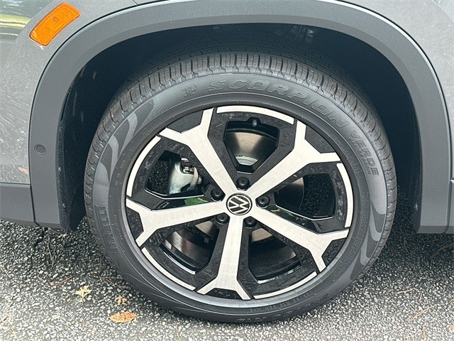 2025 Volkswagen Tiguan SE photo 11