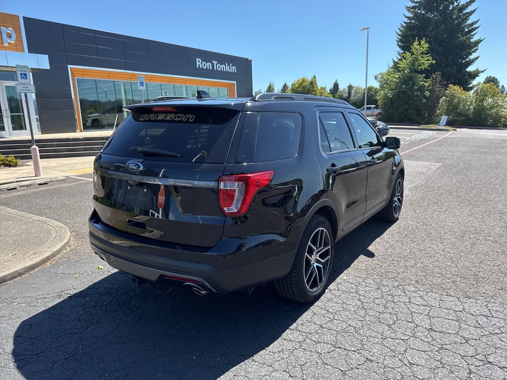 2017 Ford Explorer XLT photo 6