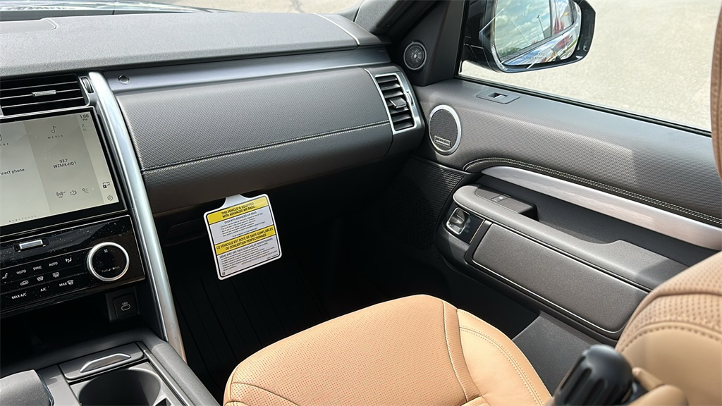 2025 Land Rover Discovery SE photo 25