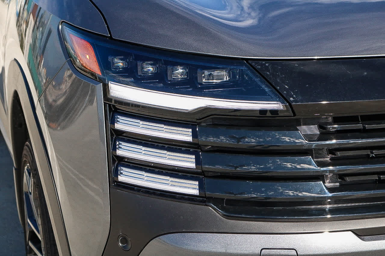 2026 Nissan Kicks SR photo 4