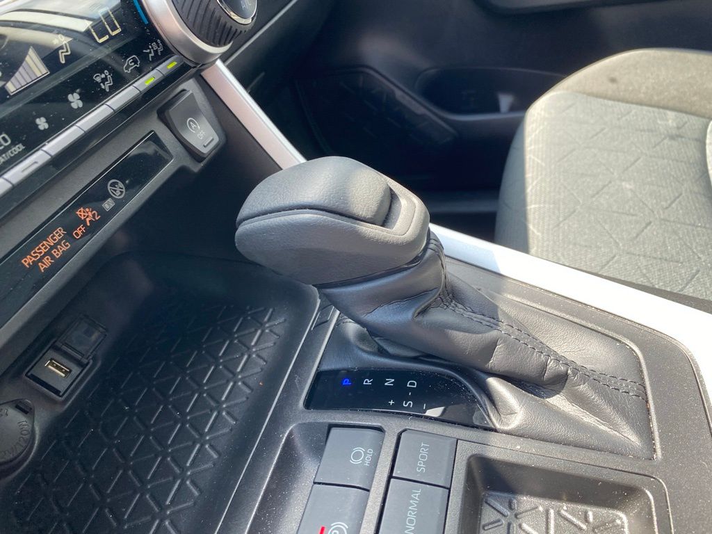 2022 Toyota RAV4 XLE photo 21