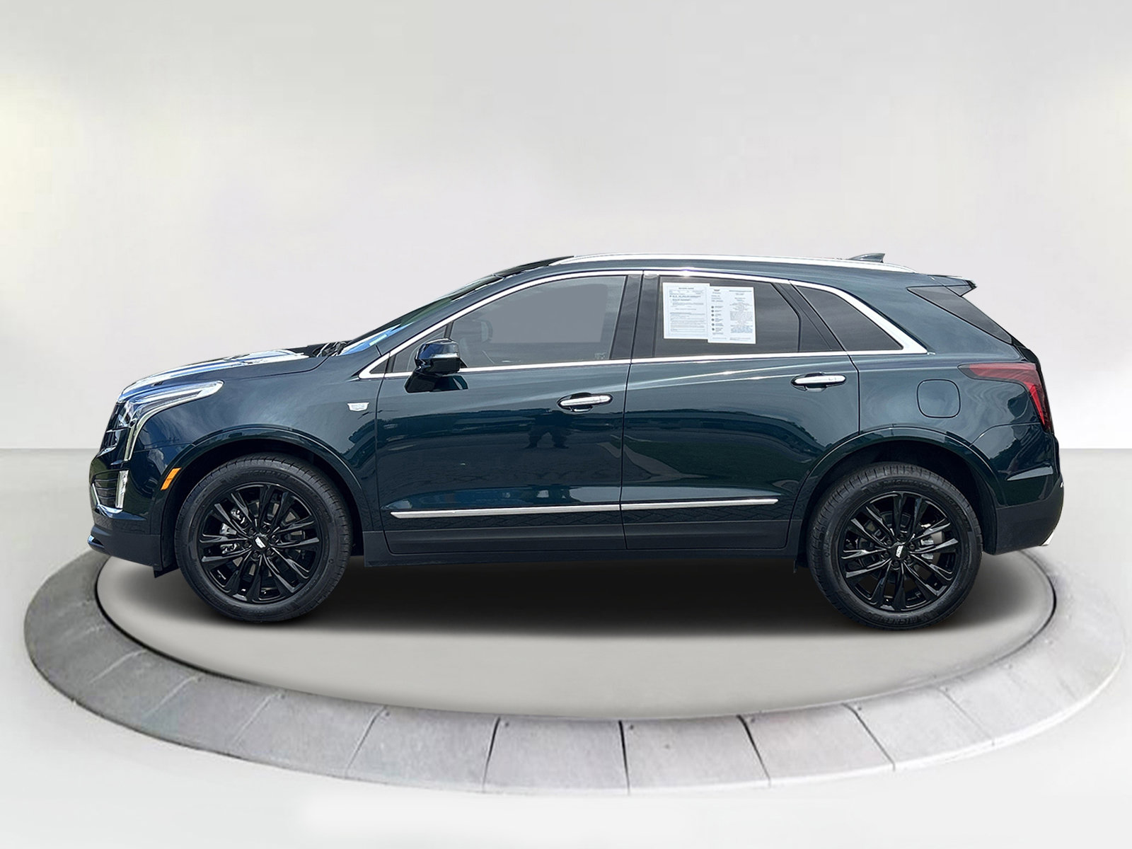 2024 Cadillac XT5 Luxury photo 2