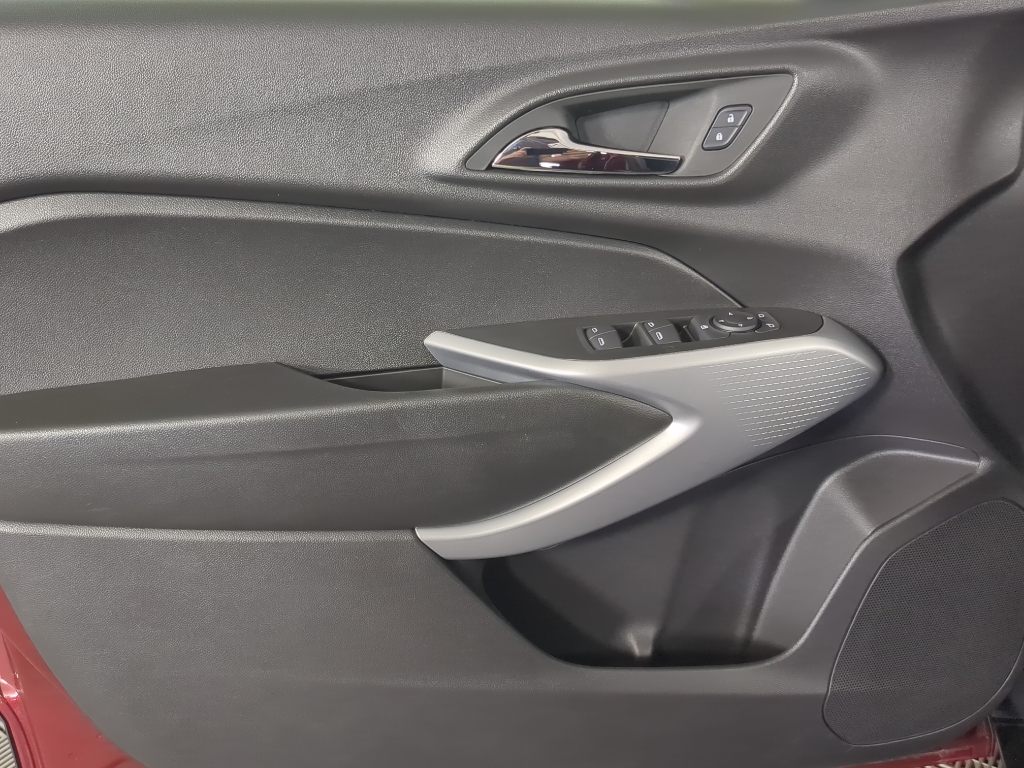 2025 Chevrolet Trax LS photo 8