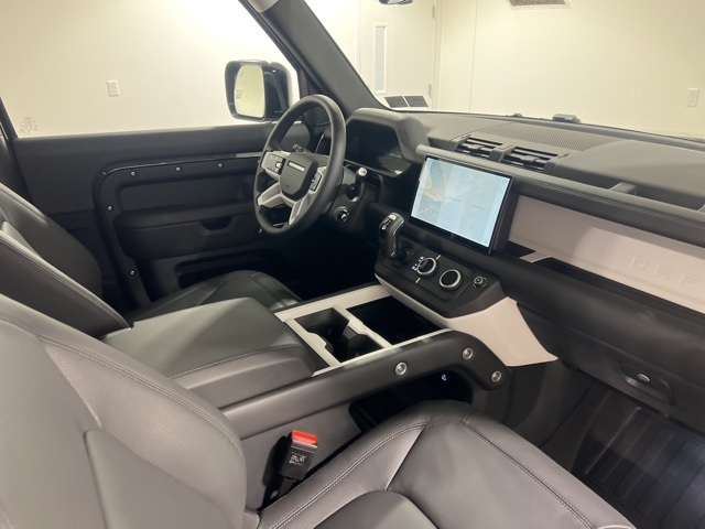 2025 Land Rover Defender 90 S photo 22