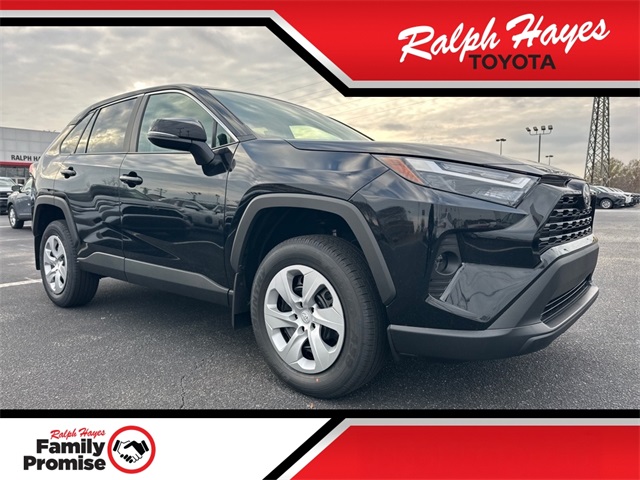 2025 Toyota RAV4 LE's photo